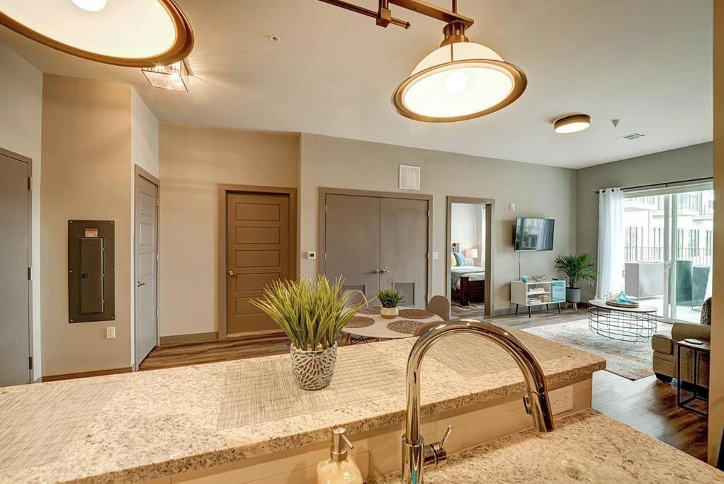 Huge 2 Bed 2 Bath Easy Ride To Nyc & Parking Lägenhet Hackensack Exteriör bild