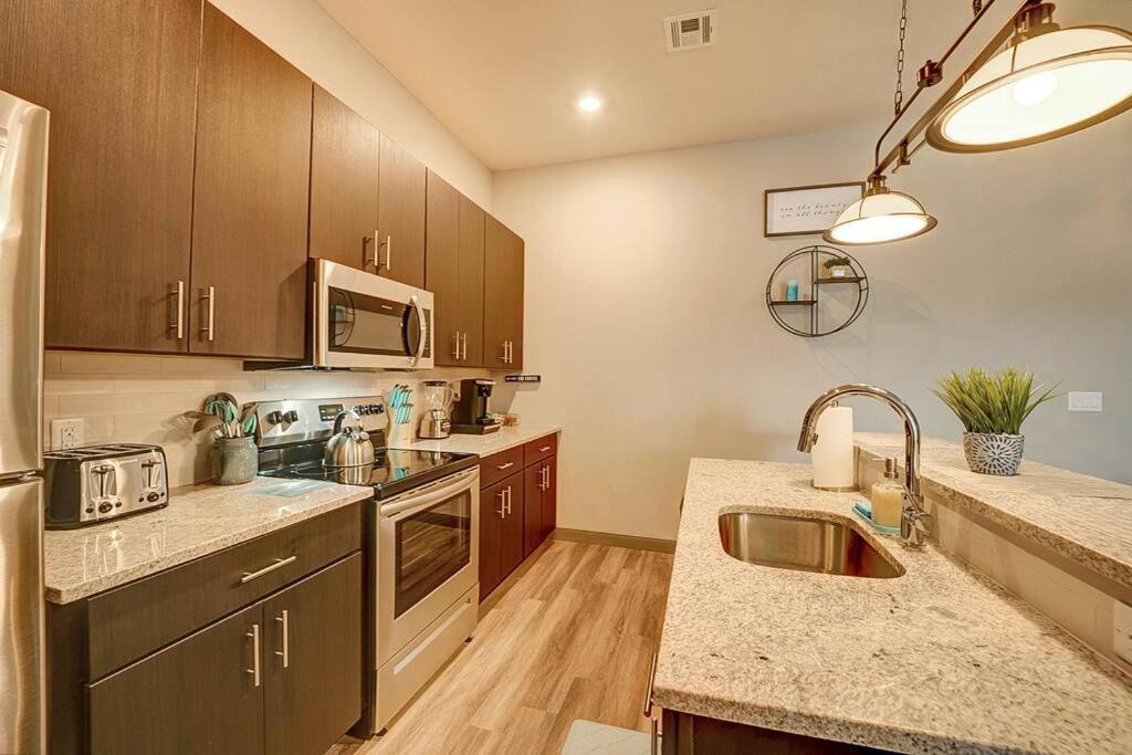 Huge 2 Bed 2 Bath Easy Ride To Nyc & Parking Lägenhet Hackensack Exteriör bild